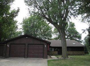 777 River Rd, Windom, MN 56101