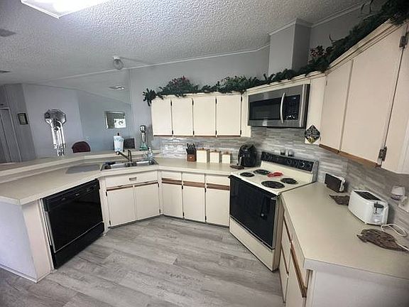 5th image of 933 Cirrus St #933
