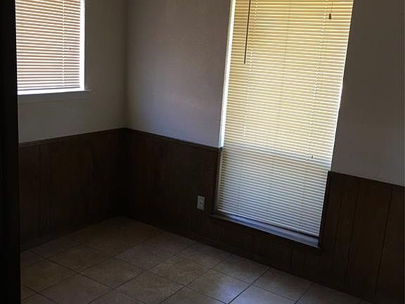 4th image of 223 Brownwood Ct