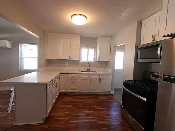 1026-28 B Ave #1028 — Photo 3
