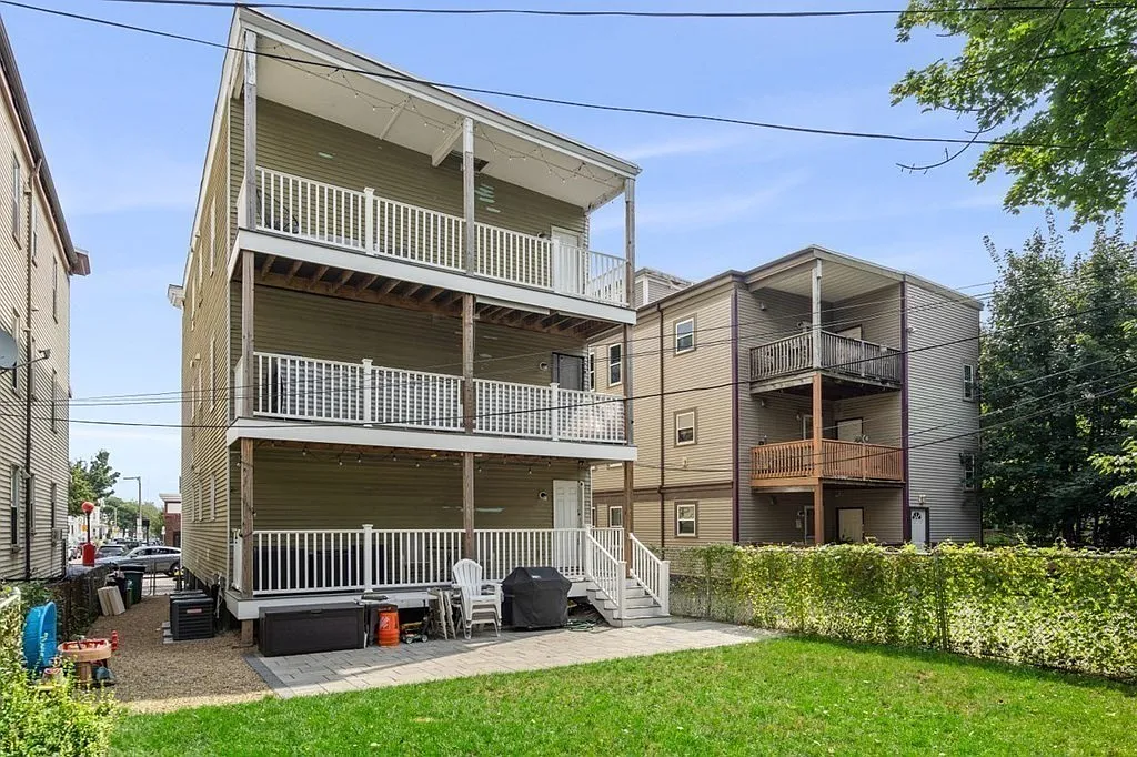 3 bed, 9999 sqft, $3,000 — Photo 2