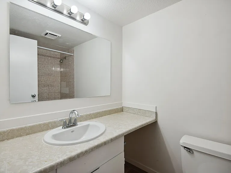 215 10th St #203 — Photo 12