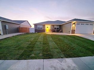 166 S Cedarwood Dr, Powell, WY 82435