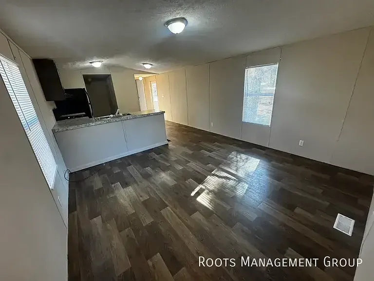 85 Sue St #85S — Photo 2