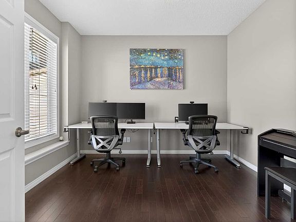 3rd image of 333 Viewpointe Ter