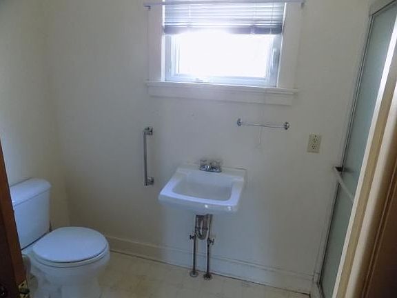 5th image of 26 Linden St