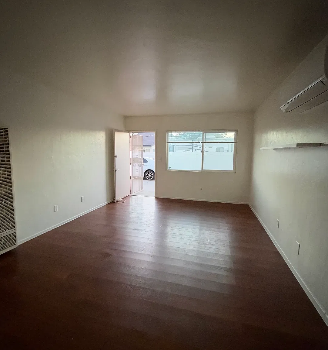 2 bed, 900 sqft, $1,900 — Photo 1