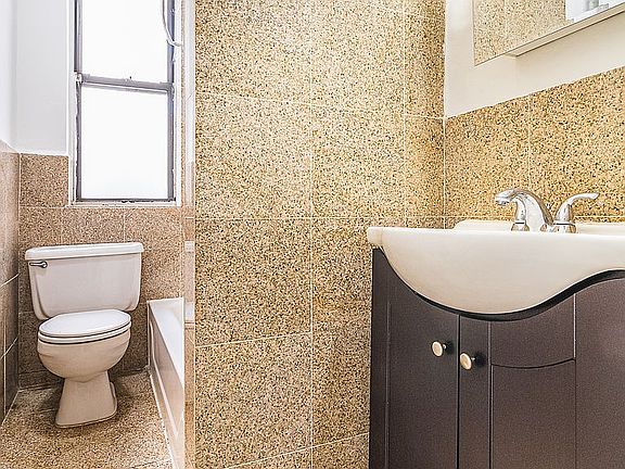 3rd image of 341 W 45th St #1/114