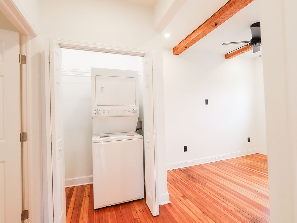 Stackable washer and dryer included