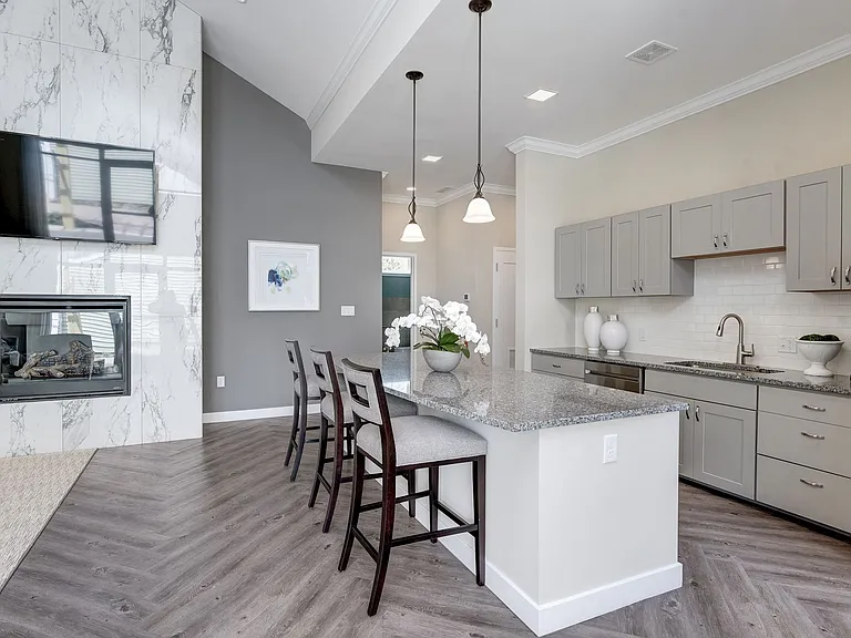Satyr Hill Apartments — Photo 27