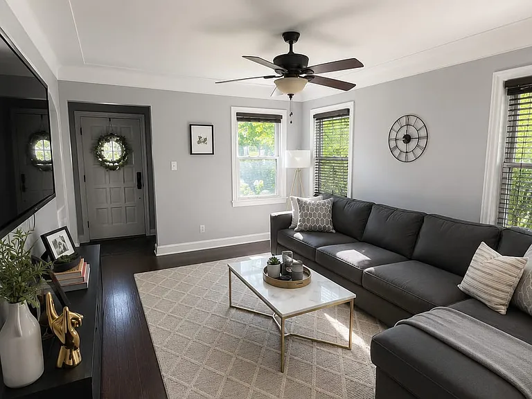 1423 N Altadena Ave — Photo 2