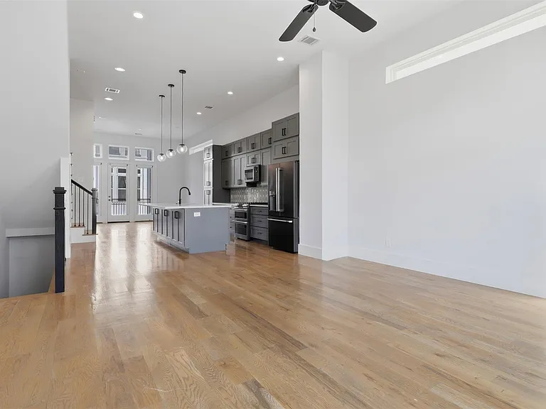 2213 Francis St — Photo 12