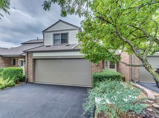 23W427 Green Trails Dr, Naperville, IL 60540