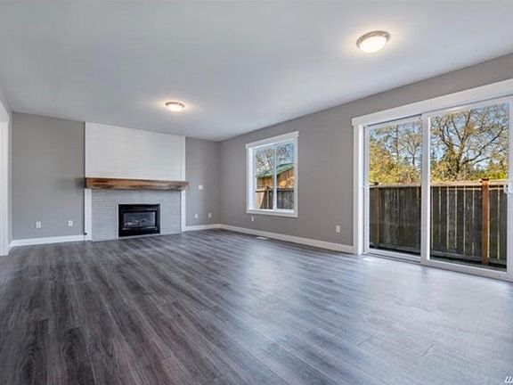 3rd image of 17516 17th Ave E