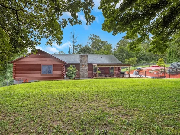 46 Hudson Ave, Southbridge, MA 01550