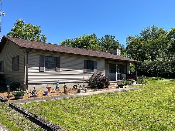 3rd image of 7668 Labrador Ln
