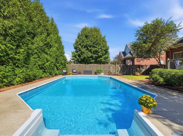 12 Wax Ln SW, Huntsville, AL 35824