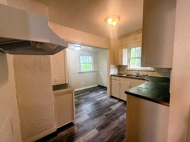 325 Grace Ave — Photo 11
