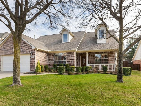 404 Maple Leaf Ln
