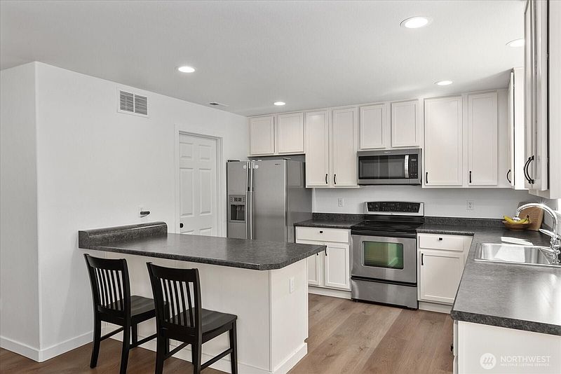 4th image of 14921 225TH Avenue SE