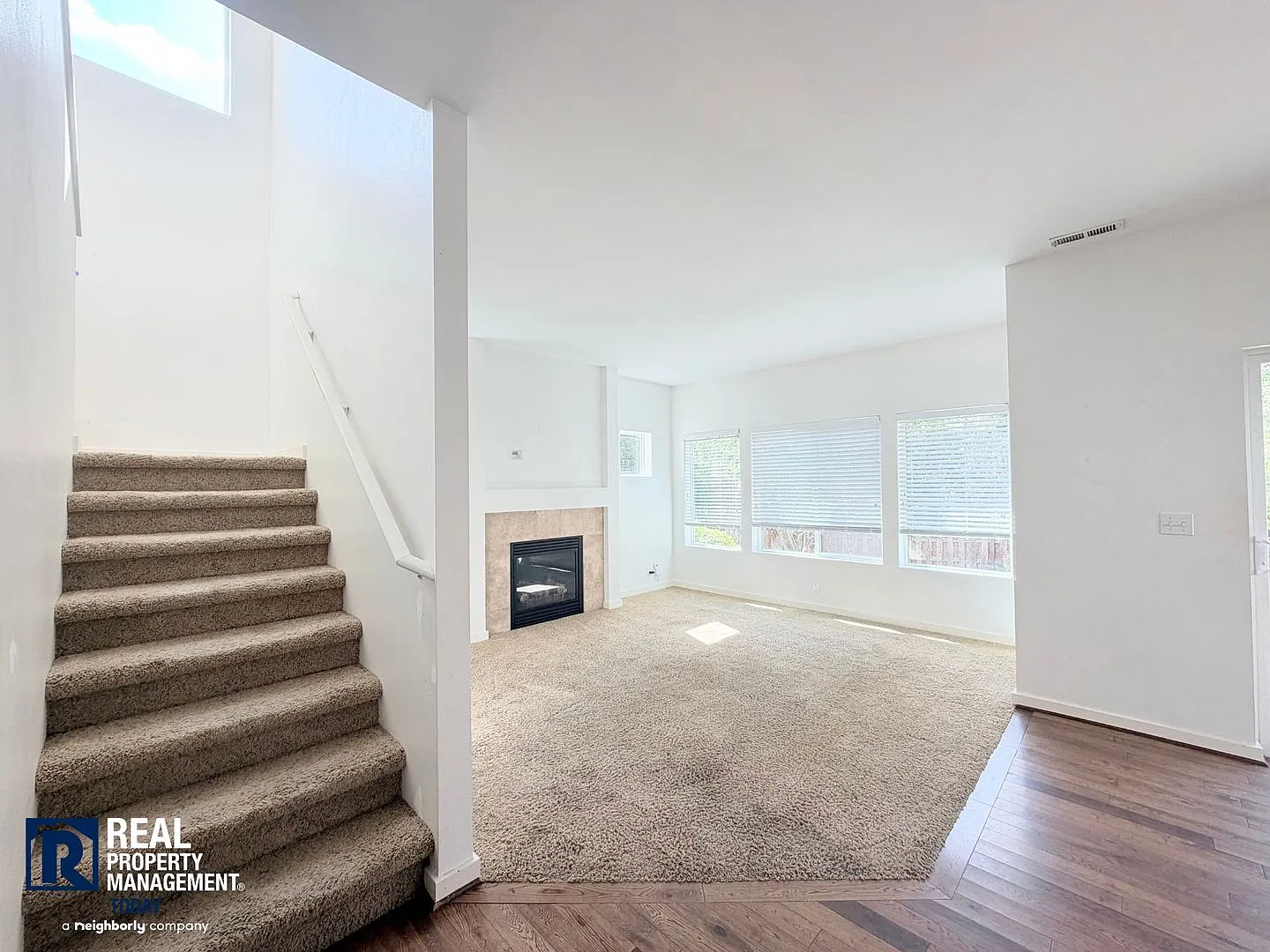 Spacious 3-Bedroom Auburn Home with Fenced Yard, Bonus Area & 2-Car Garage — Photo 2