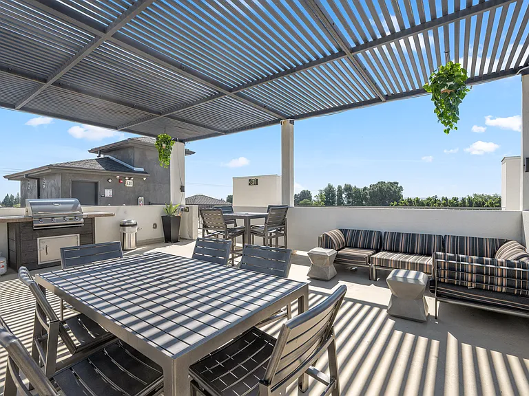10247 Variel Ave — Photo 34