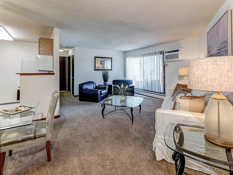 Lake Cove Village Apartments — Photo 32