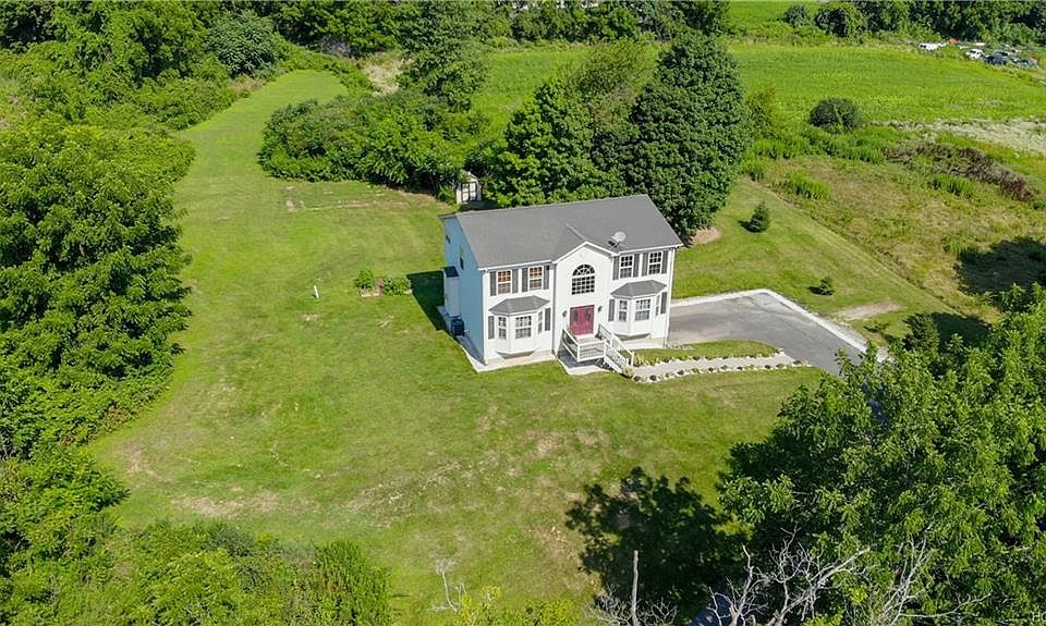 2nd image of 16 McNamara Ln