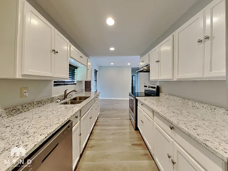11807 Roandale Dr — Photo 4