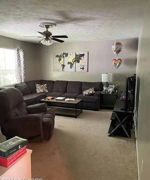 305 Reagan St — Photo 6