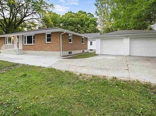 1610 Remington Rd, Rockford, IL 61108