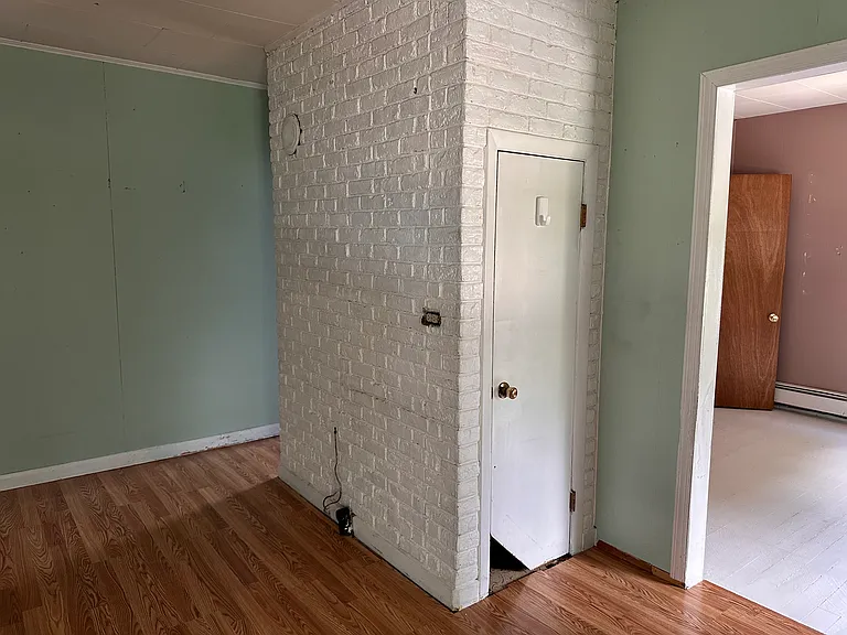 11 Vaness St #B — Photo 3