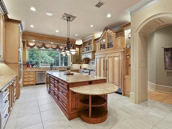 3rd image of 7913 Blenheim Pl