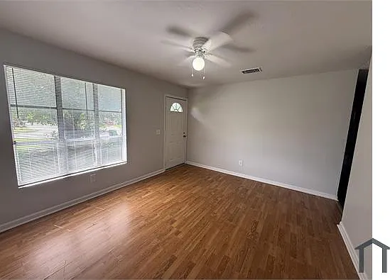 3 bed, 874 sqft, $995 — Photo 4