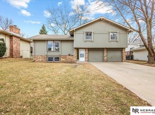 11729 Sunburst St, Omaha, NE 68164
