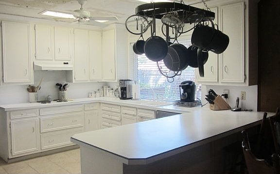 4th image of 101 W Iris Ave
