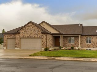 1039 S View Crest Ln, Kaysville, UT 84037