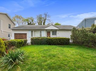 933 Dana Ave, Valley Stream, NY 11580