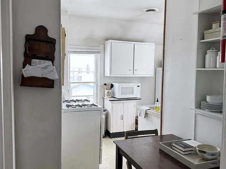 328 E Merry Ave #2 — Photo 4