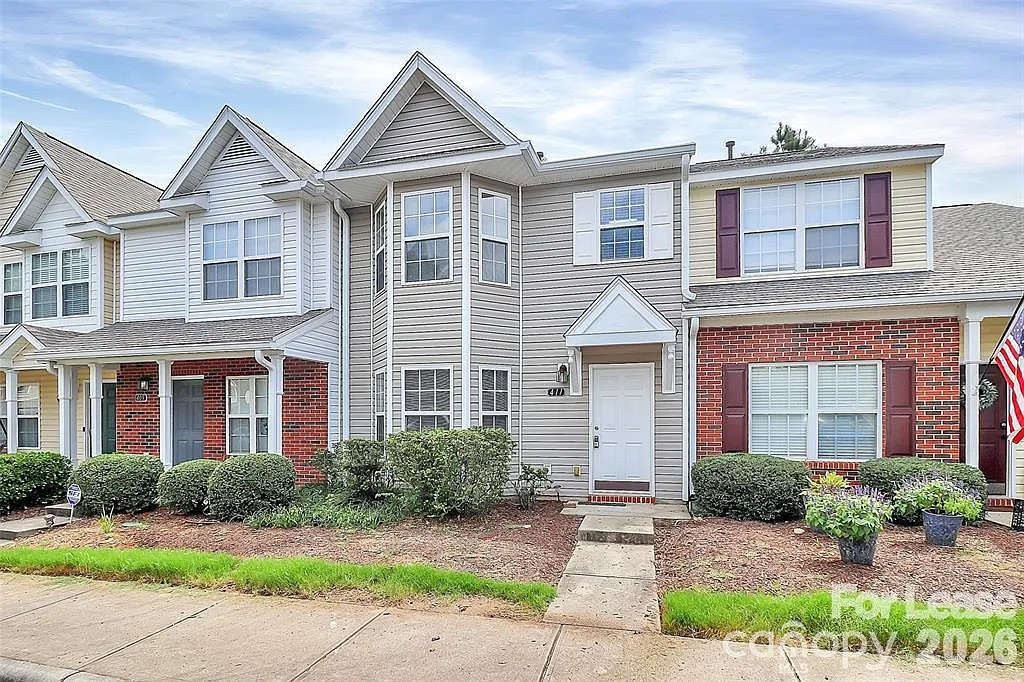 2 bed, 2.5 bath, 1334 sqft, $1,750 — Photo 1