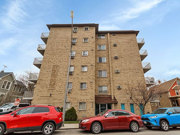 3rd image of 300 Circle Ave APT 1B