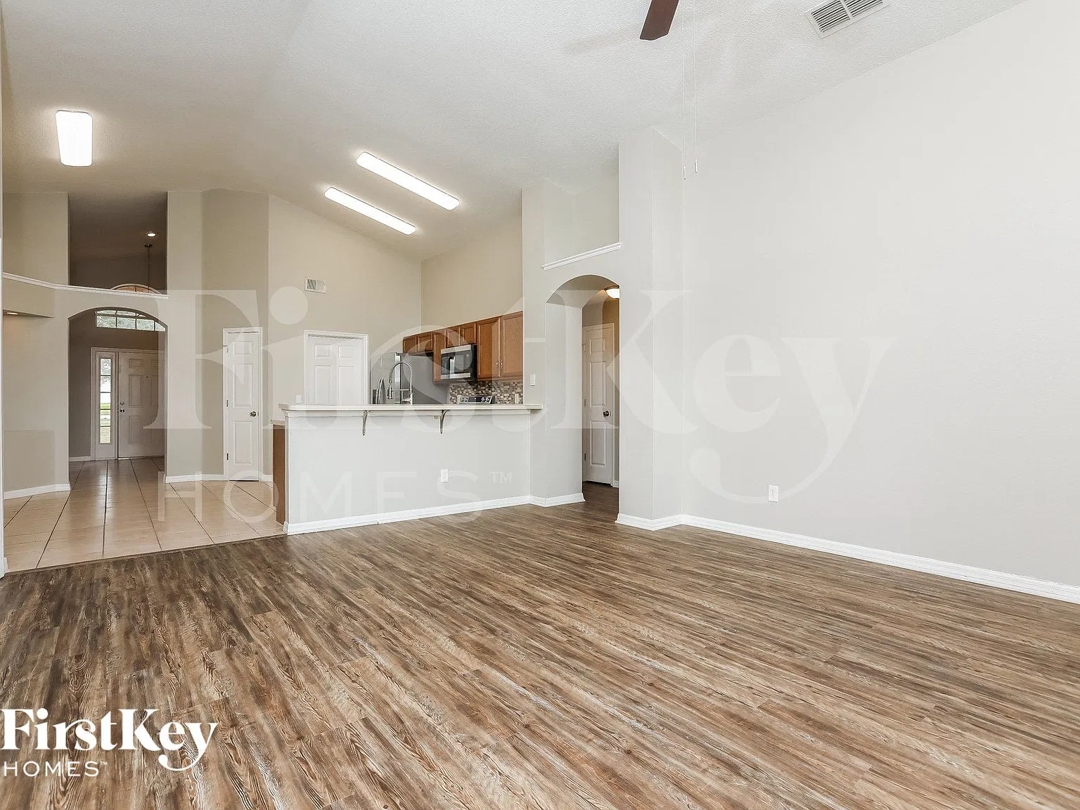 3 bed, 2.0 bath, 1808 sqft, $2,400 — Photo 4