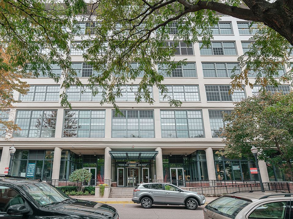 1st image of 900 N Kingsbury St APT 1020