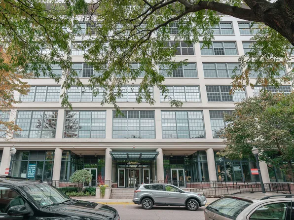 900 N Kingsbury St APT 1020, Chicago, IL 60610