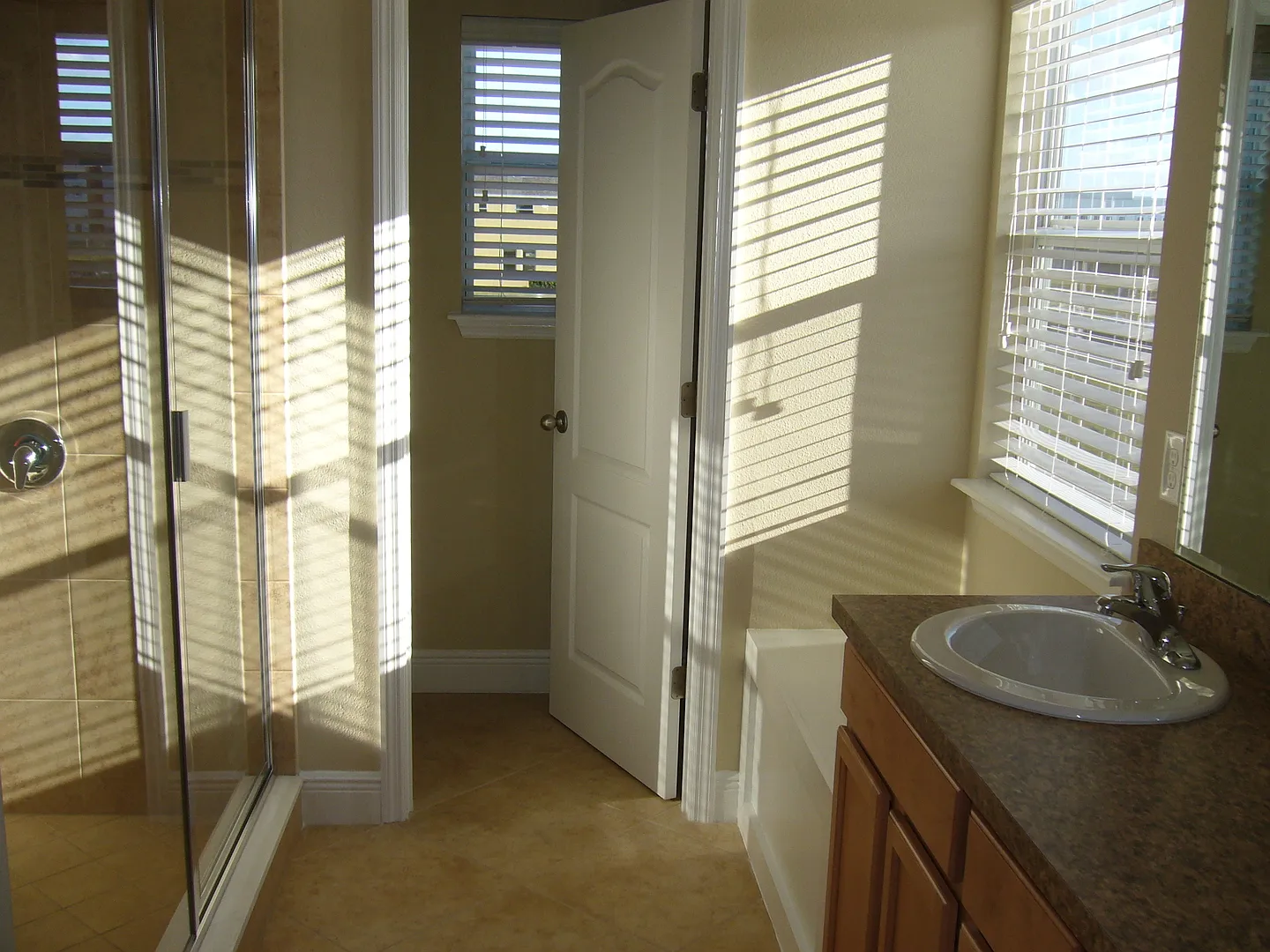 5 Bedroom, 3 bathroom in Windermere. Close to schools and shopping ... — Photo 3