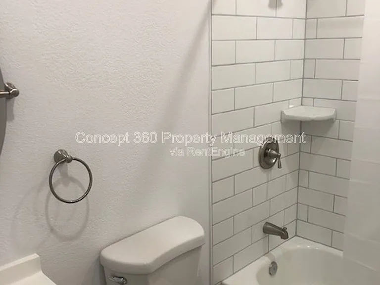 1327 W Parade St — Photo 26