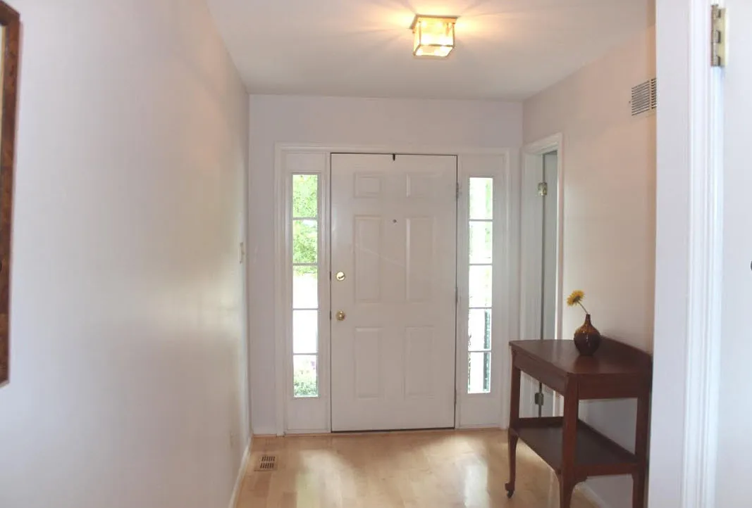3 bed, 2.5 bath, 1890 sqft, $2,800 — Photo 2