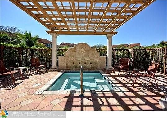 4th image of 1305 Villa Ln #1305