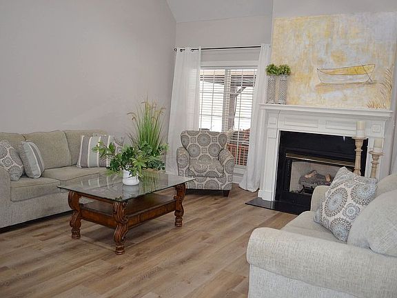 2nd image of 430 Heron Cove Rd