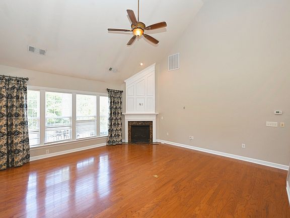 4th image of 2032 Delaware Dr